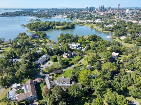 63 Premium Point, New Rochelle NY 10801