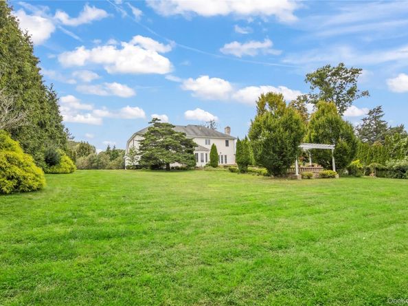 10 Rolling Meadow Lane, Northport NY 11768
