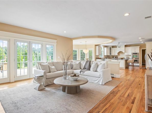 10 Rolling Meadow Lane, Northport NY 11768