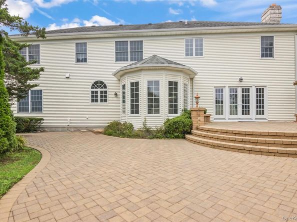 10 Rolling Meadow Lane, Northport NY 11768