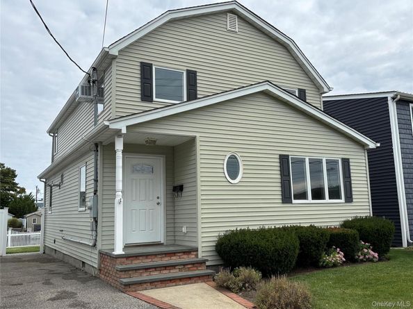 65 Jefferson Place, Massapequa NY 11758