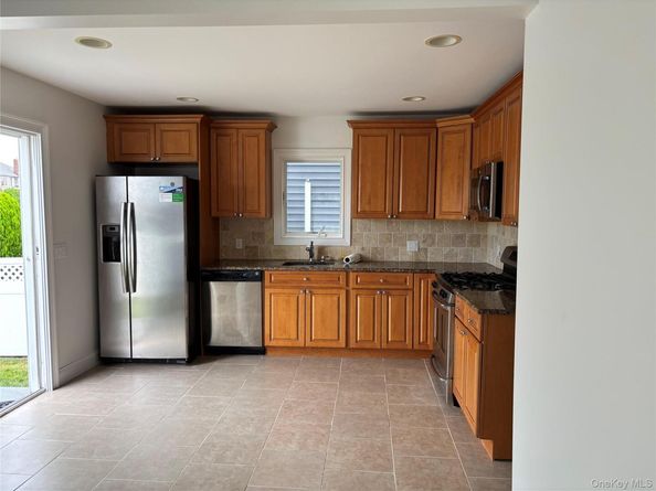 65 Jefferson Place, Massapequa NY 11758