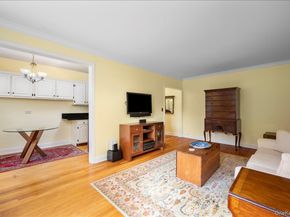 1815 Palmer Avenue 2V, Larchmont NY 10538