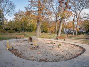 1815 Palmer Avenue 2V, Larchmont NY 10538