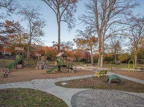 1815 Palmer Avenue 2V, Larchmont NY 10538
