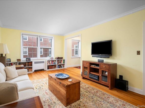 1815 Palmer Avenue 2V, Larchmont NY 10538
