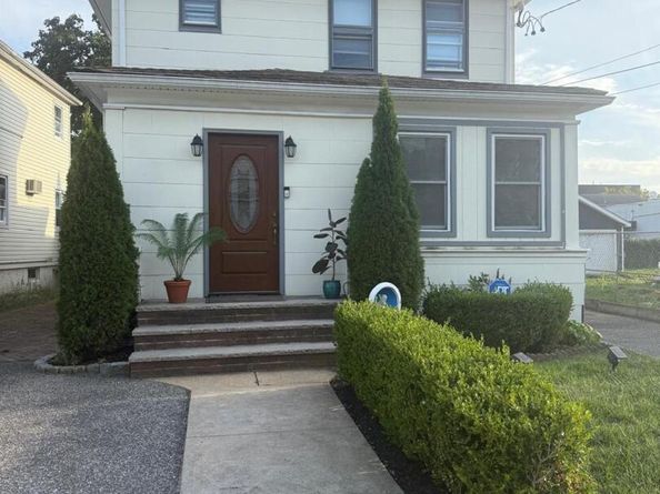 22 Devine Street, Lynbrook NY 11563