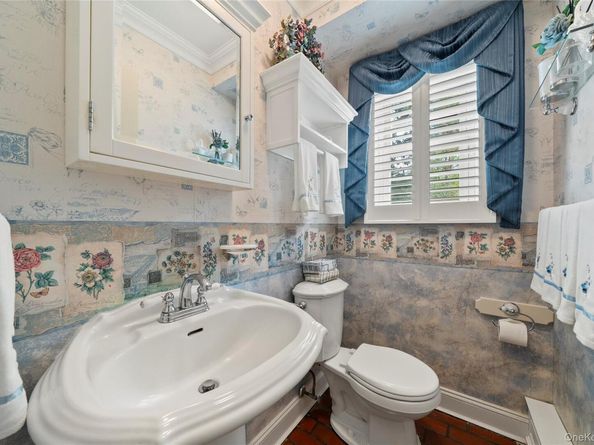 14 Gerek Avenue, West Islip NY 11795