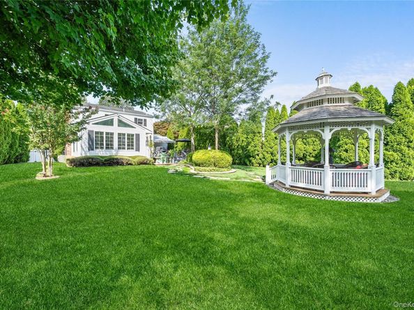 14 Gerek Avenue, West Islip NY 11795