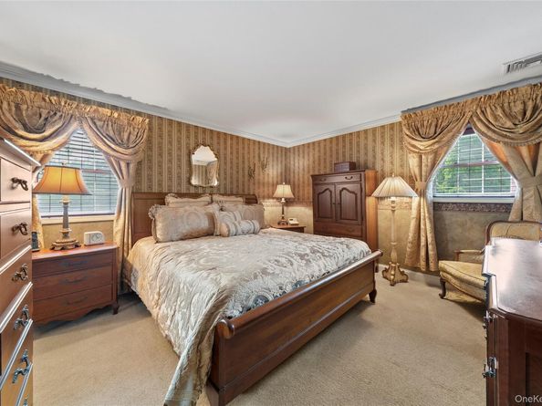 14 Gerek Avenue, West Islip NY 11795