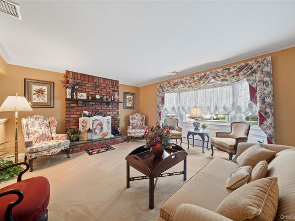 14 Gerek Avenue, West Islip NY 11795