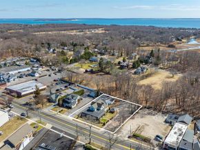 13100 Main Rd, Mattituck NY 11952