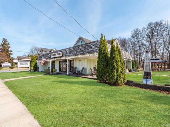 13100 Main Rd, Mattituck NY 11952