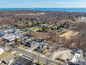 13100 Main Rd, Mattituck NY 11952