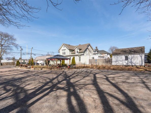 13100 Main Rd, Mattituck NY 11952