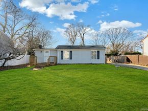 669 East Drive, Lindenhurst NY 11757