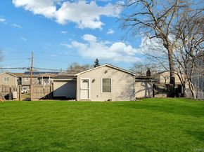 669 East Drive, Lindenhurst NY 11757