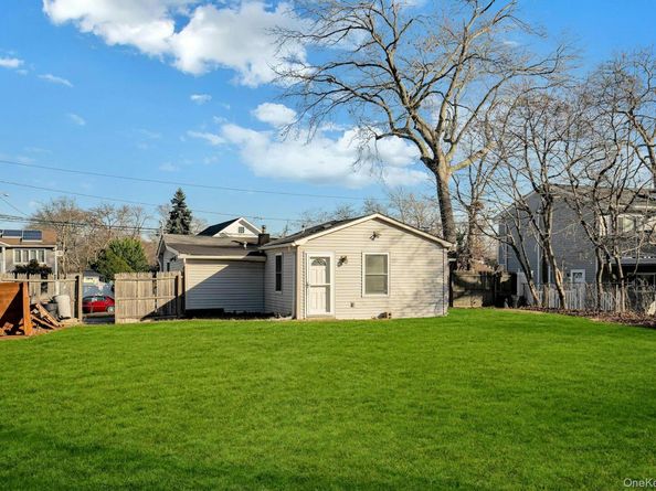 669 East Drive, Lindenhurst NY 11757