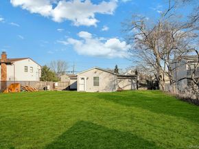 669 East Drive, Lindenhurst NY 11757