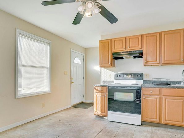 669 East Drive, Lindenhurst NY 11757