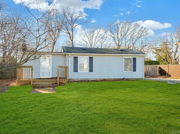 669 East Drive, Lindenhurst NY 11757