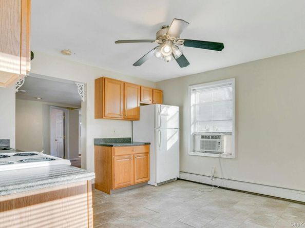 669 East Drive, Lindenhurst NY 11757