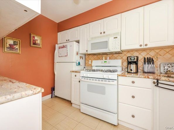 1215 E Broadway A13, Hewlett NY 115578