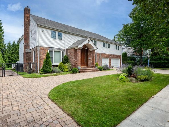 43 Oxford Boulevard, Great Neck NY 11023