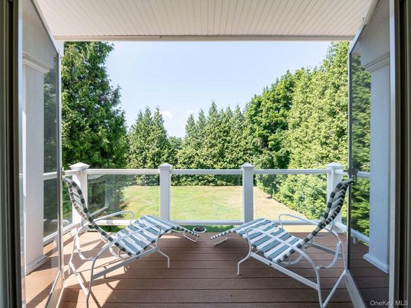 43 Oxford Boulevard, Great Neck NY 11023