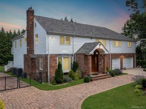 43 Oxford Boulevard, Great Neck NY 11023