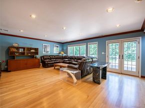 43 Oxford Boulevard, Great Neck NY 11023