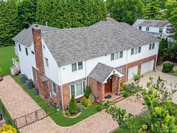 43 Oxford Boulevard, Great Neck NY 11023