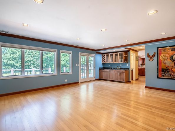 43 Oxford Boulevard, Great Neck NY 11023