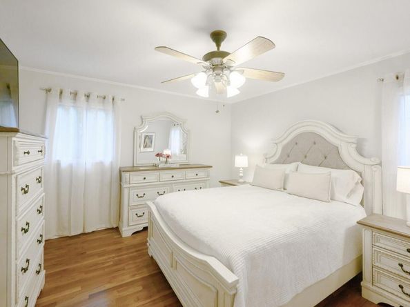 372 Hamilton Place, West Islip NY 11795