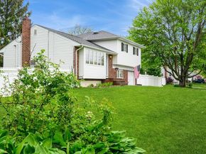 372 Hamilton Place, West Islip NY 11795
