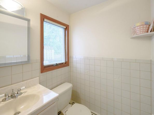 372 Hamilton Place, West Islip NY 11795