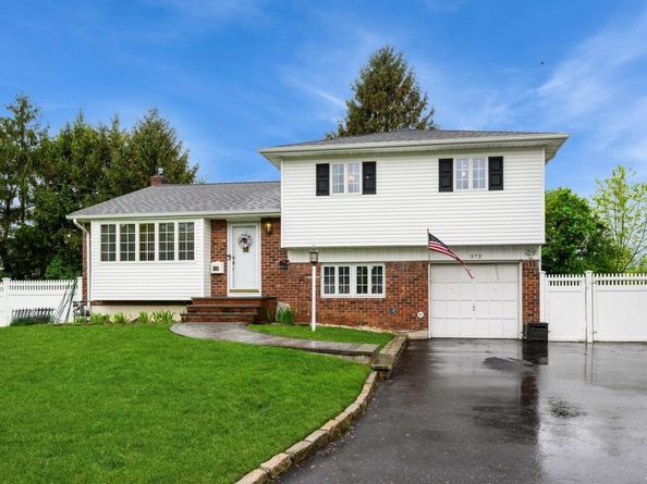 372 Hamilton Place, West Islip NY 11795