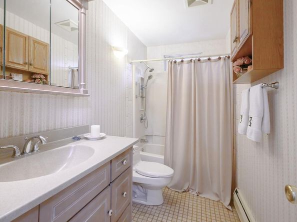372 Hamilton Place, West Islip NY 11795