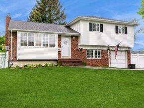 372 Hamilton Place, West Islip NY 11795