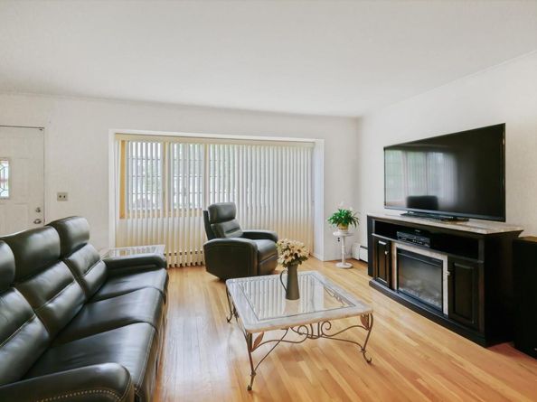 372 Hamilton Place, West Islip NY 11795