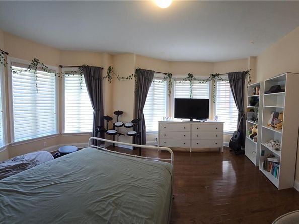 337 Park Crescent, College Point NY 11356