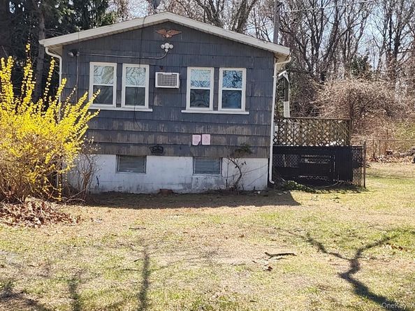 44 Osage Street, Selden NY 11784