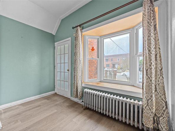 2015 45th Street, Astoria NY 11105