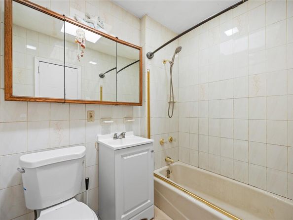 2015 45th Street, Astoria NY 11105