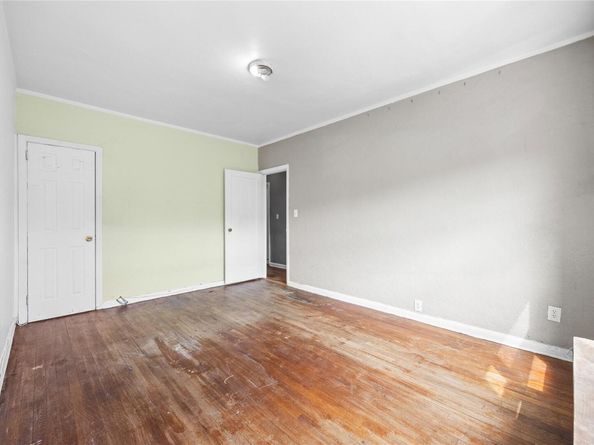 2015 45th Street, Astoria NY 11105