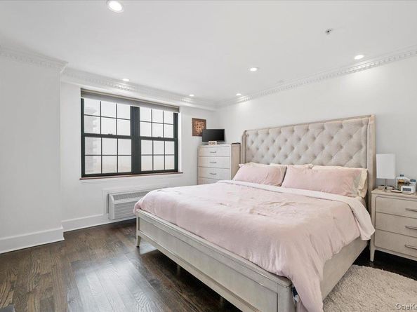 26 W Broadway 505, Long Beach NY 11561