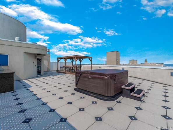 403 E Boardwalk 806, Long Beach NY 11561
