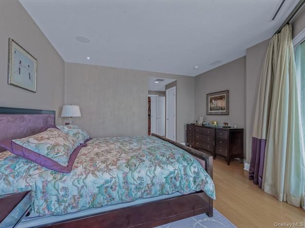 403 E Boardwalk 806, Long Beach NY 11561