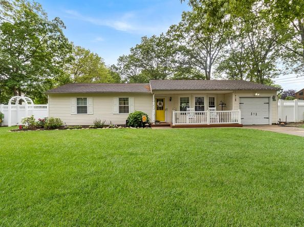 44 Lowell Avenue, Holtsville NY 11742