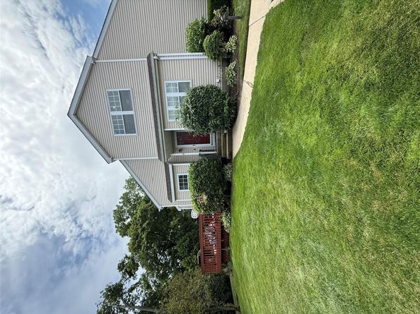 5 Petersen Court 5, West Babylon NY 11704